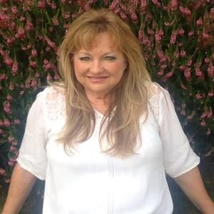 Meet your Posher, Debbie